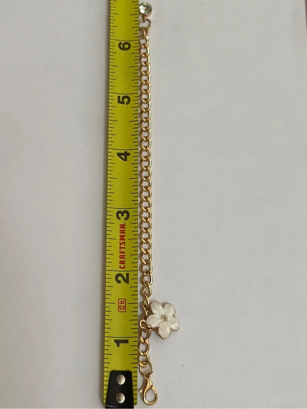 NWOT preteen/teen gold tone bracelet white flower - READ DESCRIP